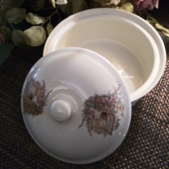 Pristine Retro Mid-century Casserole/Serving Dish - Picture 7 of 7